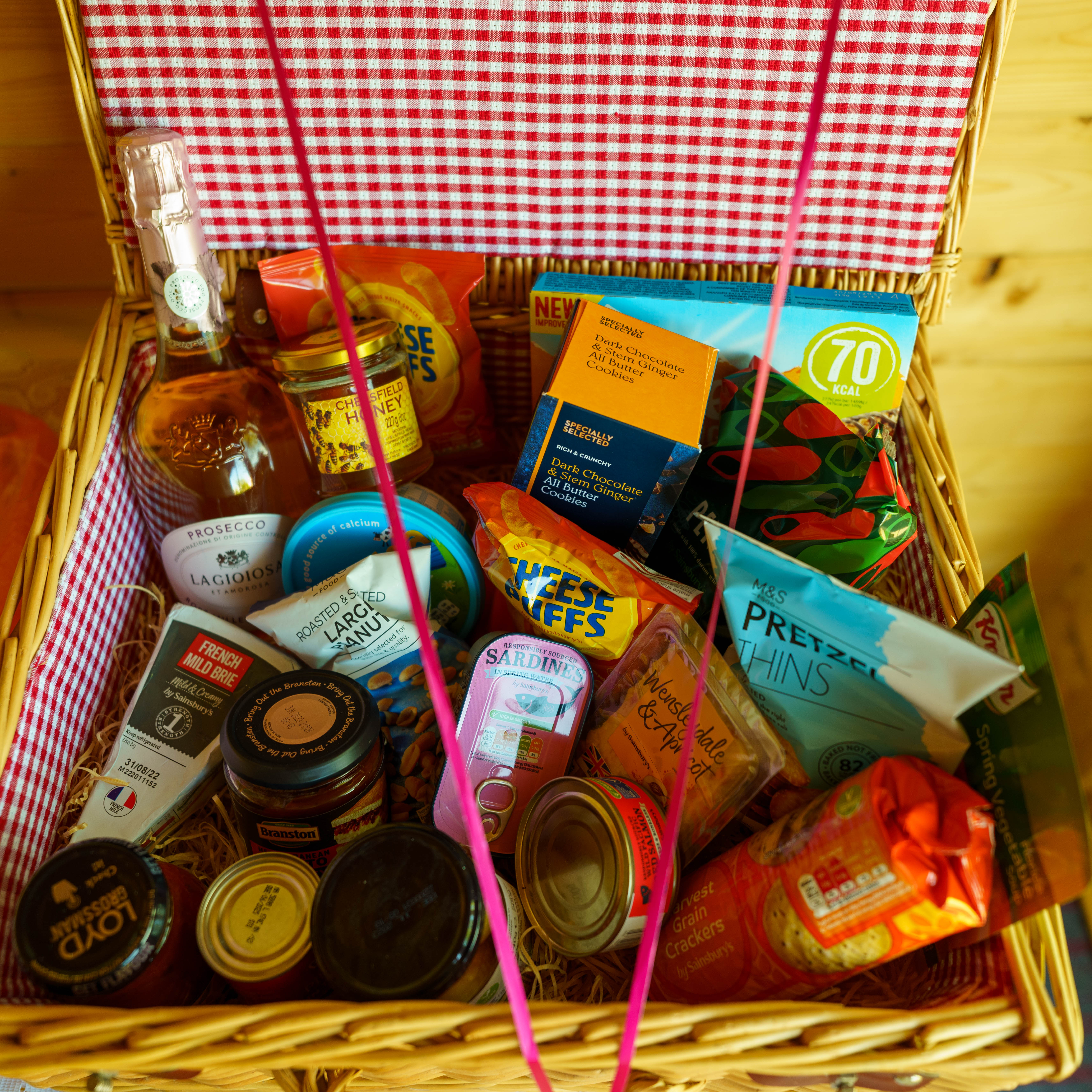 Francis Drake Bowls Club, Hilly Fields, Brockley, SE4 1QE. Hamper