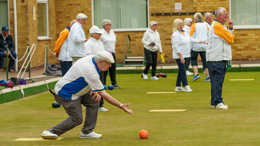 Francis Drake Bowls Club, Hilly Fields, Brockley, SE4 1QE. Captain Dennis