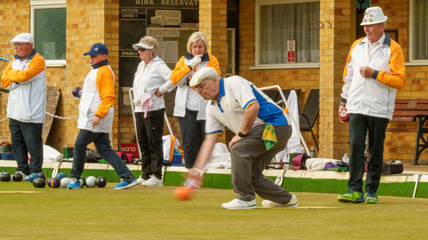 Francis Drake Bowls Club, Hilly Fields, Brockley, SE4 1QE. Captain Dennis