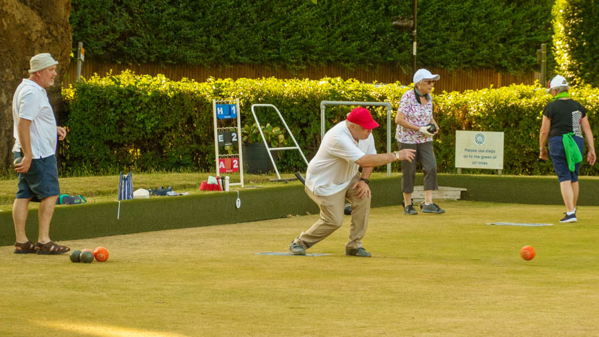 Francis Drake Bowls Club, Hilly Fields, Brockley, SE4 1QE. Dennis